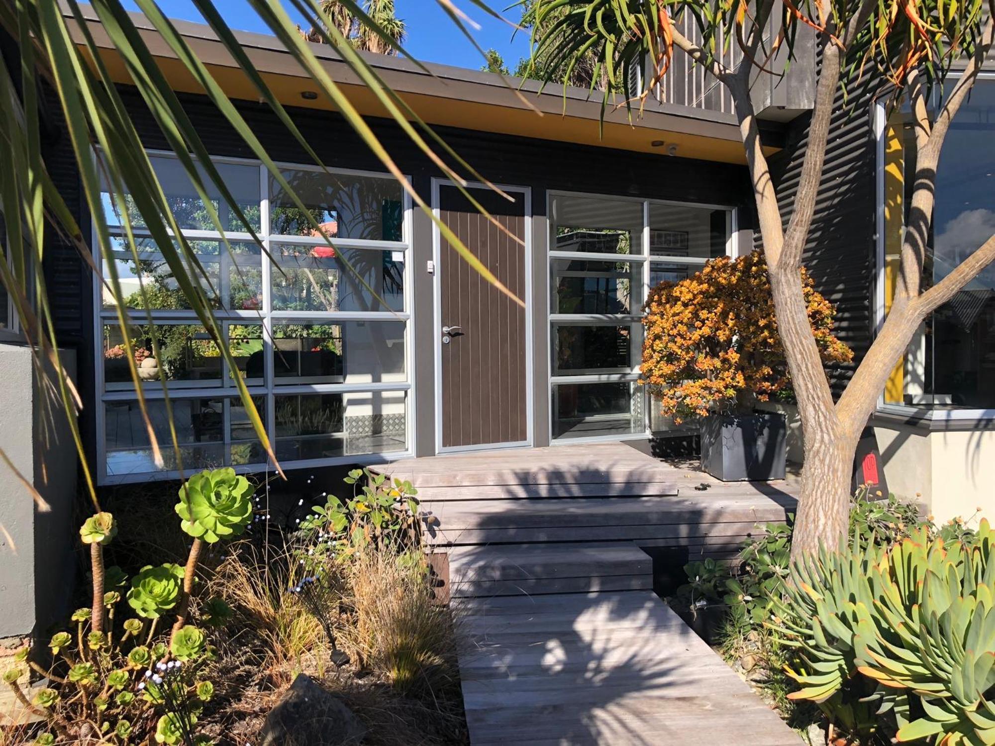 Top Floor Bed And Breakfast Paraparaumu Exteriör bild